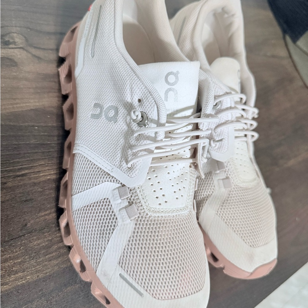 On Running Women's Athletic Shoes in White and Light Pink